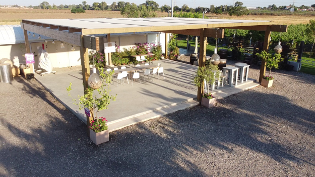 תמונת רחפן של מרכז המבקרים והפרגולה